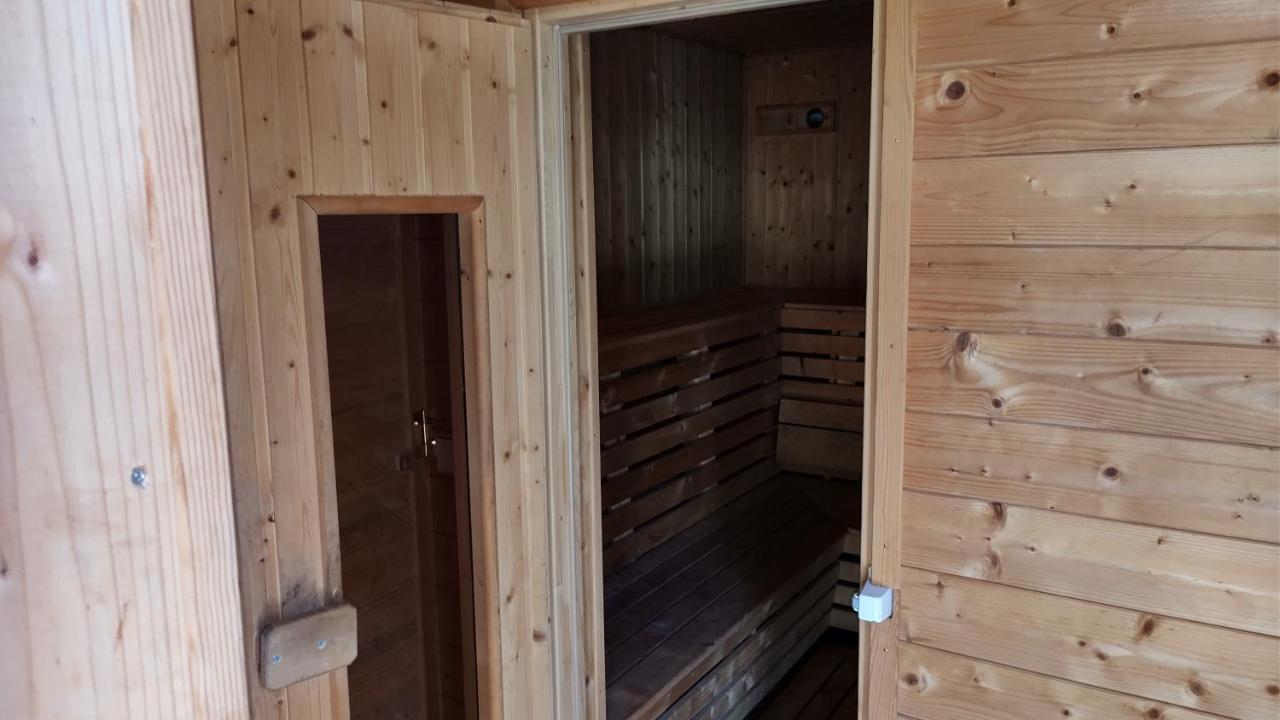 Grosse Wohnung / Haushaelfte In Peetzig Am See Angermunde Εξωτερικό φωτογραφία