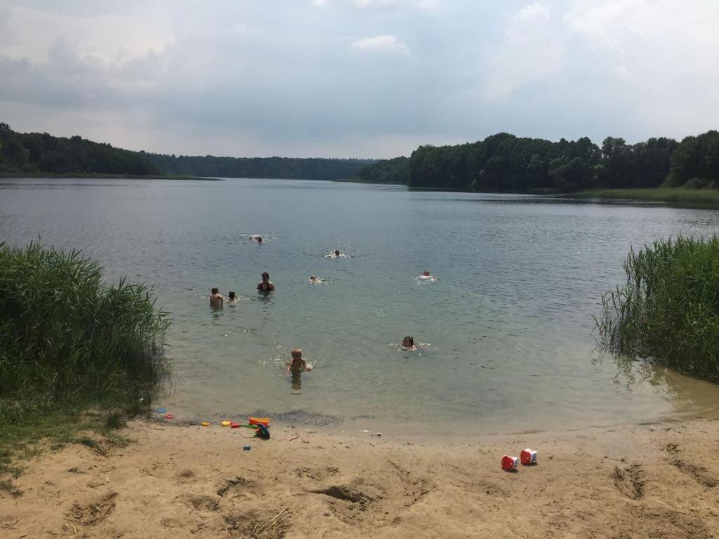 Grosse Wohnung / Haushaelfte In Peetzig Am See Angermunde Εξωτερικό φωτογραφία